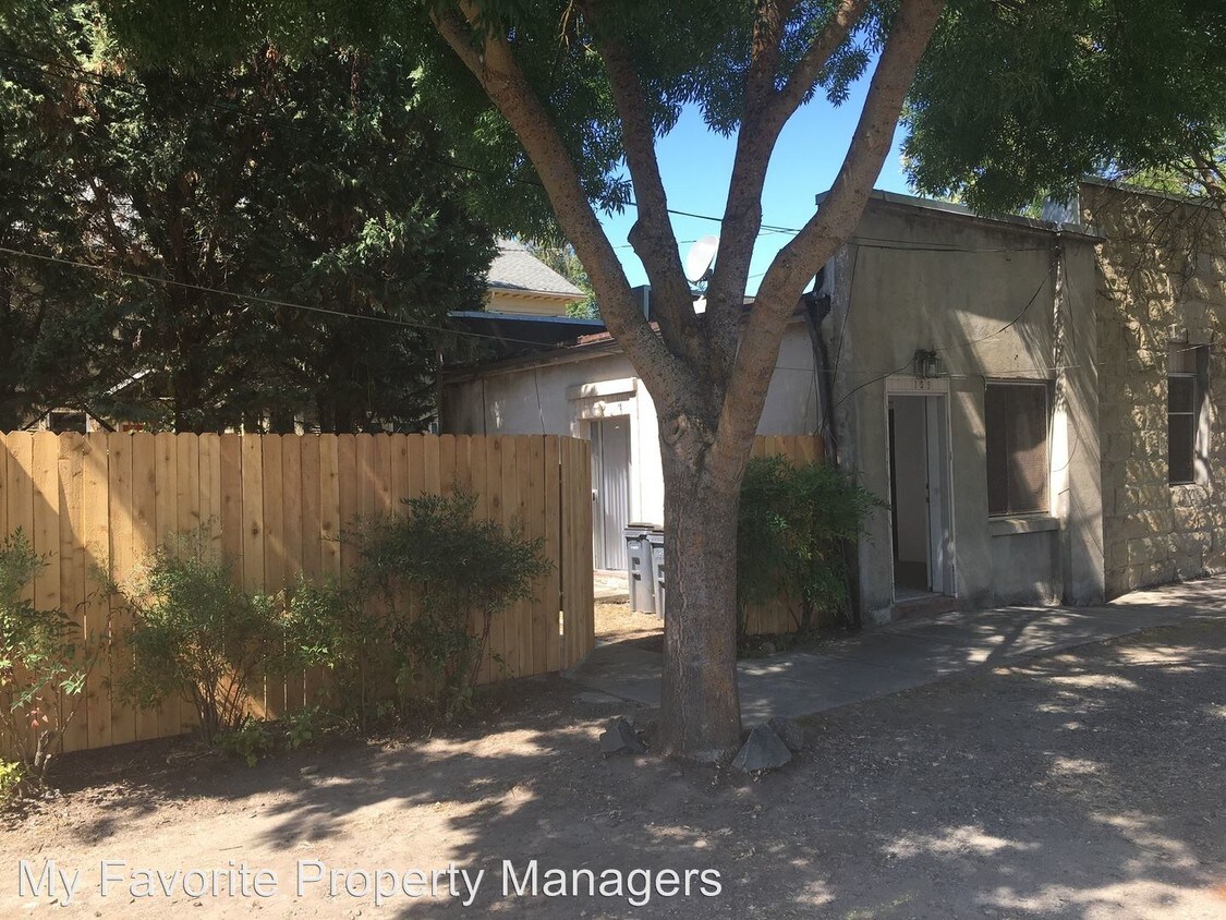 Primary Photo - 109 N Church St