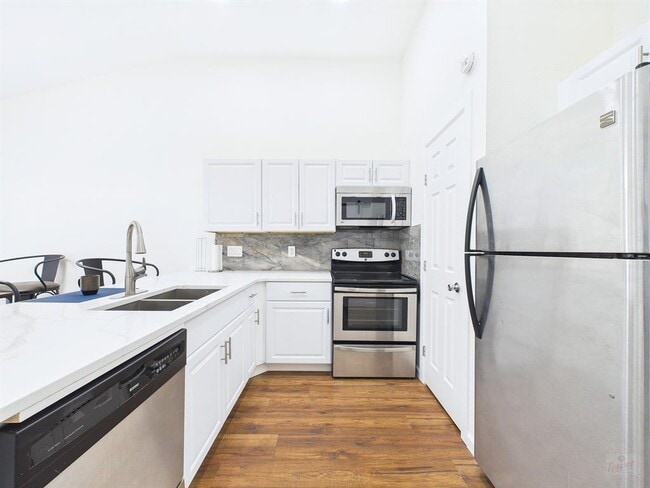 Building Photo - 2216 San Gabriel St