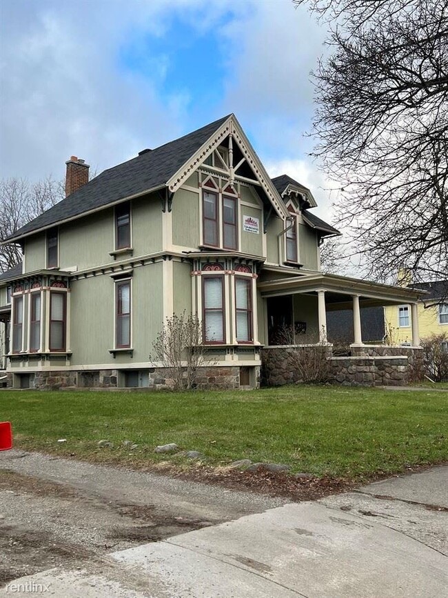 Building Photo - 3 br, 2.5 bath House - 206 S Huron St Apar...