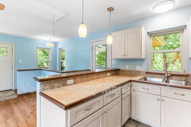 Foto del edificio - 10 Wellspring Ln