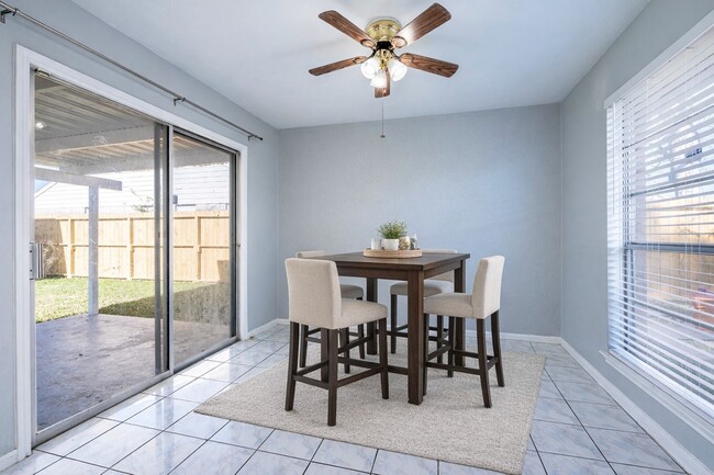 Building Photo - 10215 Kirkwren Dr