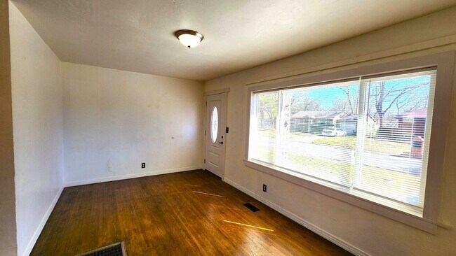 Foto del edificio - 3 BED 1 Bath Home Andys Sub Addition Bethany, OK