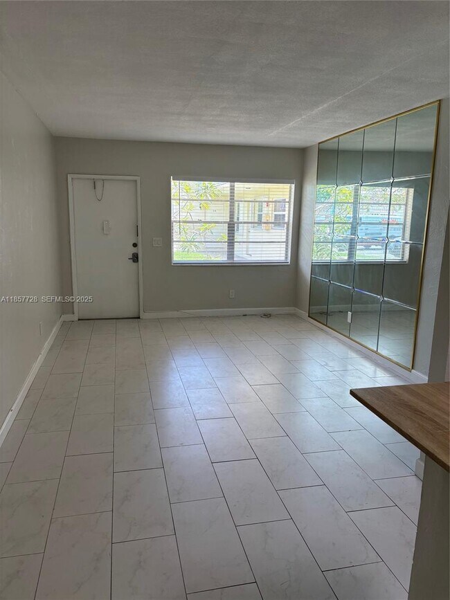 Foto del edificio - 1301 N 12th Ct