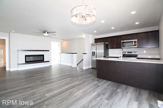 Foto del edificio - 4 br, 3 bath House - 4026 NE 5th Street