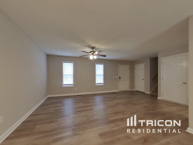 Foto del edificio - 372 River Trace Dr