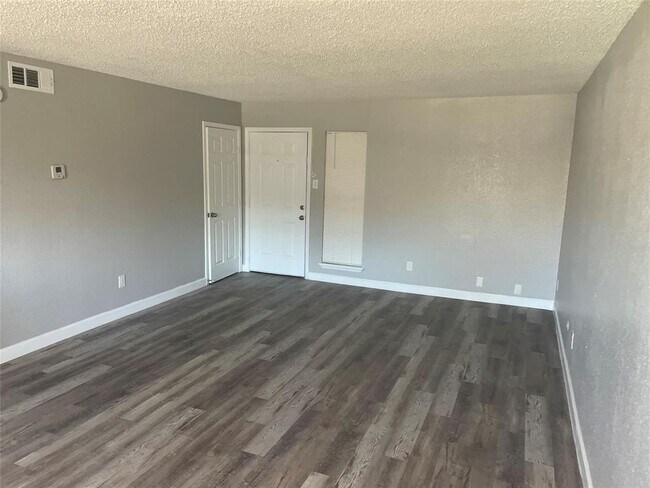 Foto del edificio - 10518 Heizer Dr