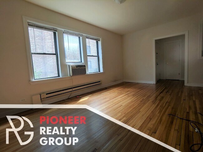 Foto del edificio - 3721 N Pine Grove Ave
