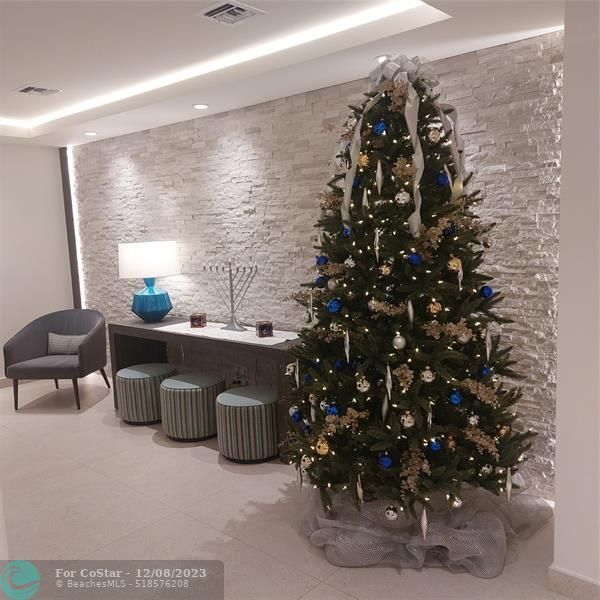 Foto del edificio - 777 Bayshore Dr