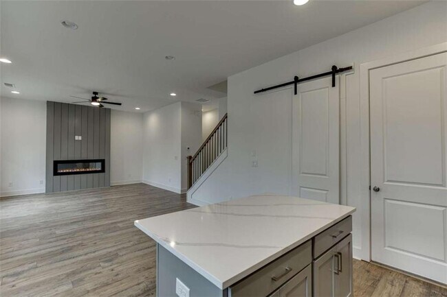 Foto del edificio - 5631 W Pine St