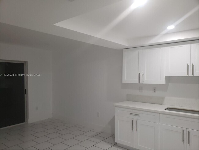 Foto del edificio - 565 NE 12th Ave