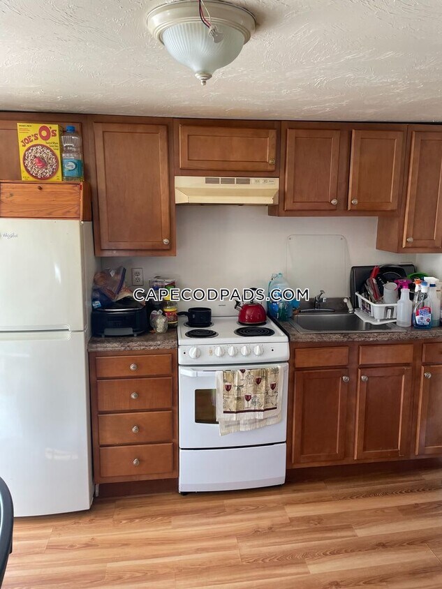 576 Main St Unit 1B, Dennis, MA 02639 Room for Rent in Dennis, MA