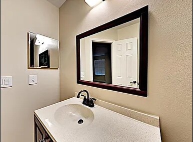 Foto del edificio - 637 Greencove Terrace