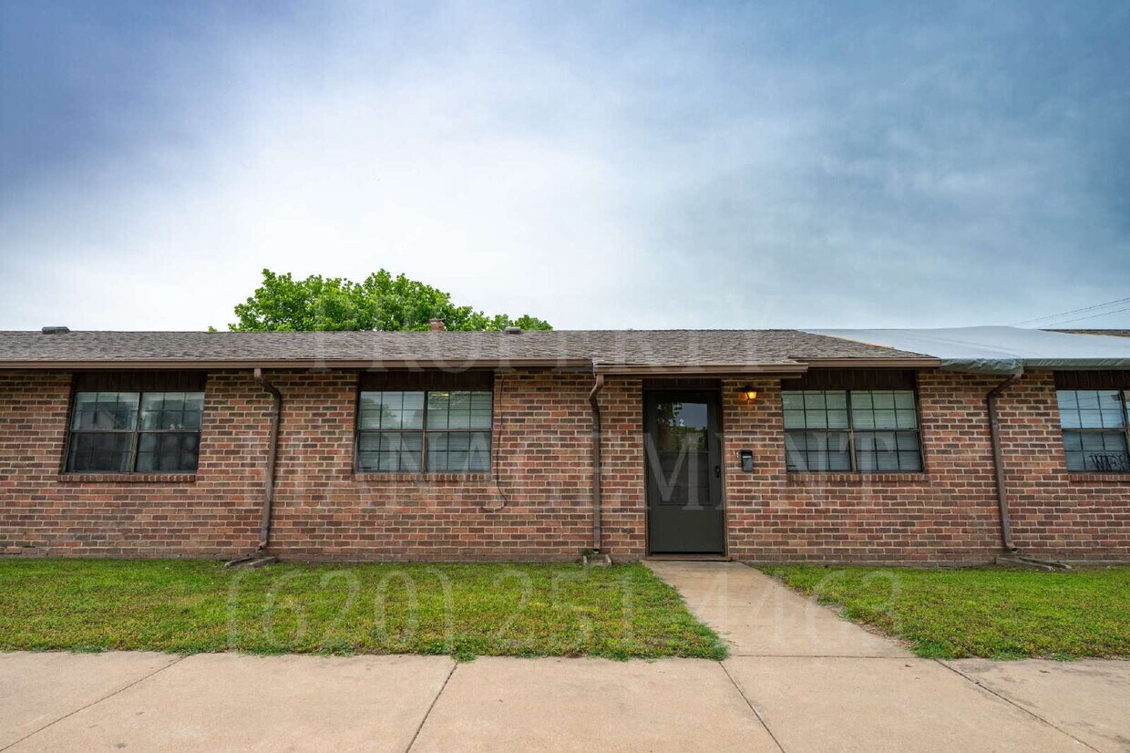 Primary Photo - Charming 2-Bedroom Apartment