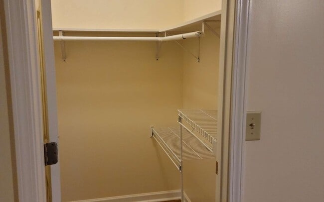 Building Photo - 423 Ballewtown Rd