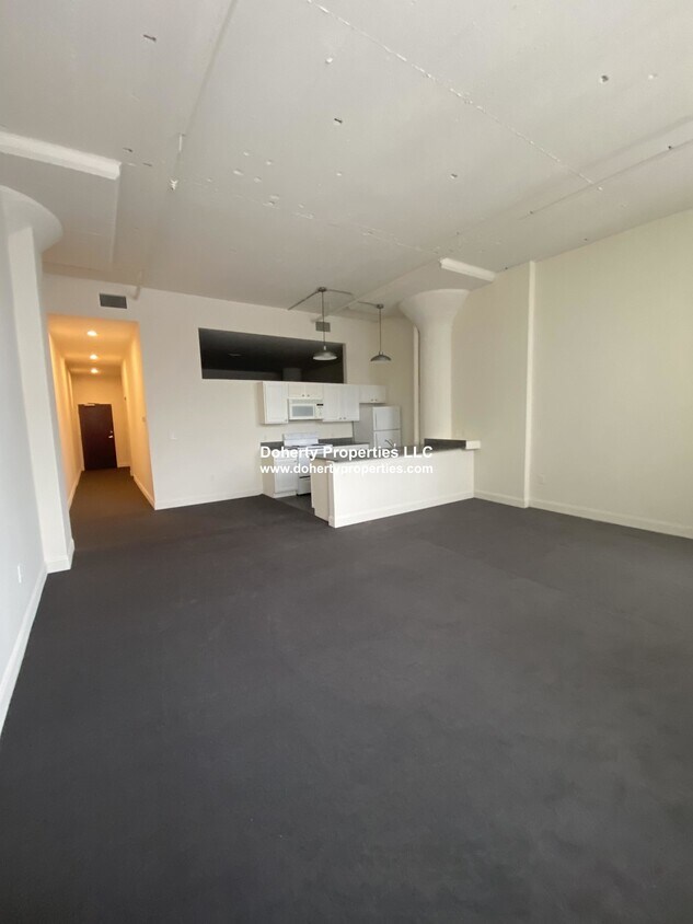 414 Dutton St Unit 414, Lowell, MA 01854 Condo for Rent in Lowell, MA