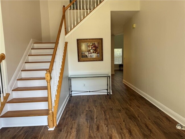 Building Photo - 4913 Green Pointe Way NE