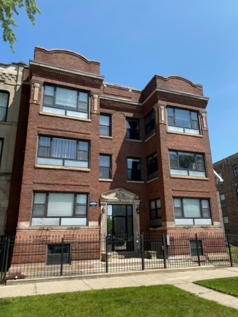 Building Photo - 4819 S Prairie Ave