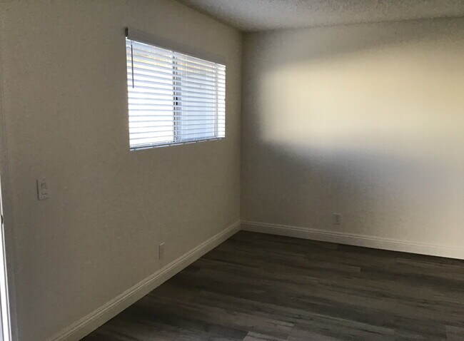 Foto del edificio - "Charming 1-Bedroom Retreat with Spacious Living in Lancaster – 800 Sq. Ft. of Comfort!"