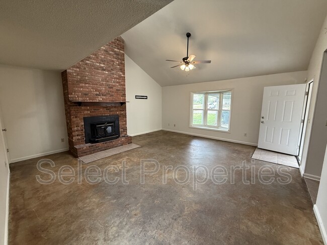 Building Photo - 1401 Elmdale Pl