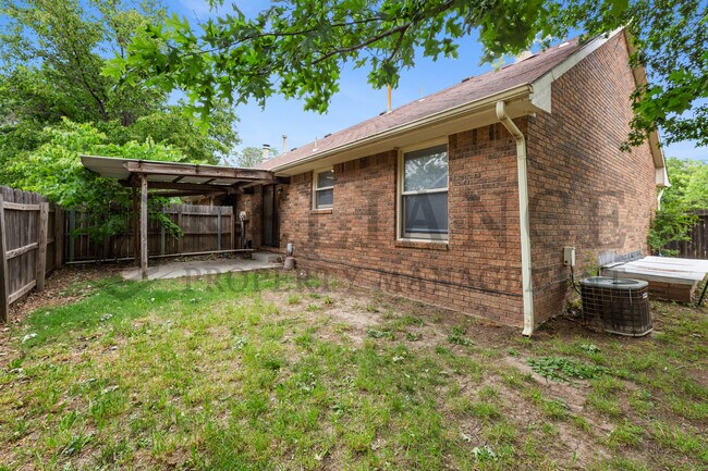 Building Photo - 1837 S Stacey St