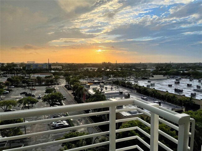 Foto del edificio - 2775 NE 187th St