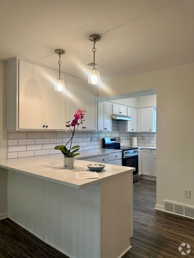 Building Photo - 185 S Eagle Creek Dr