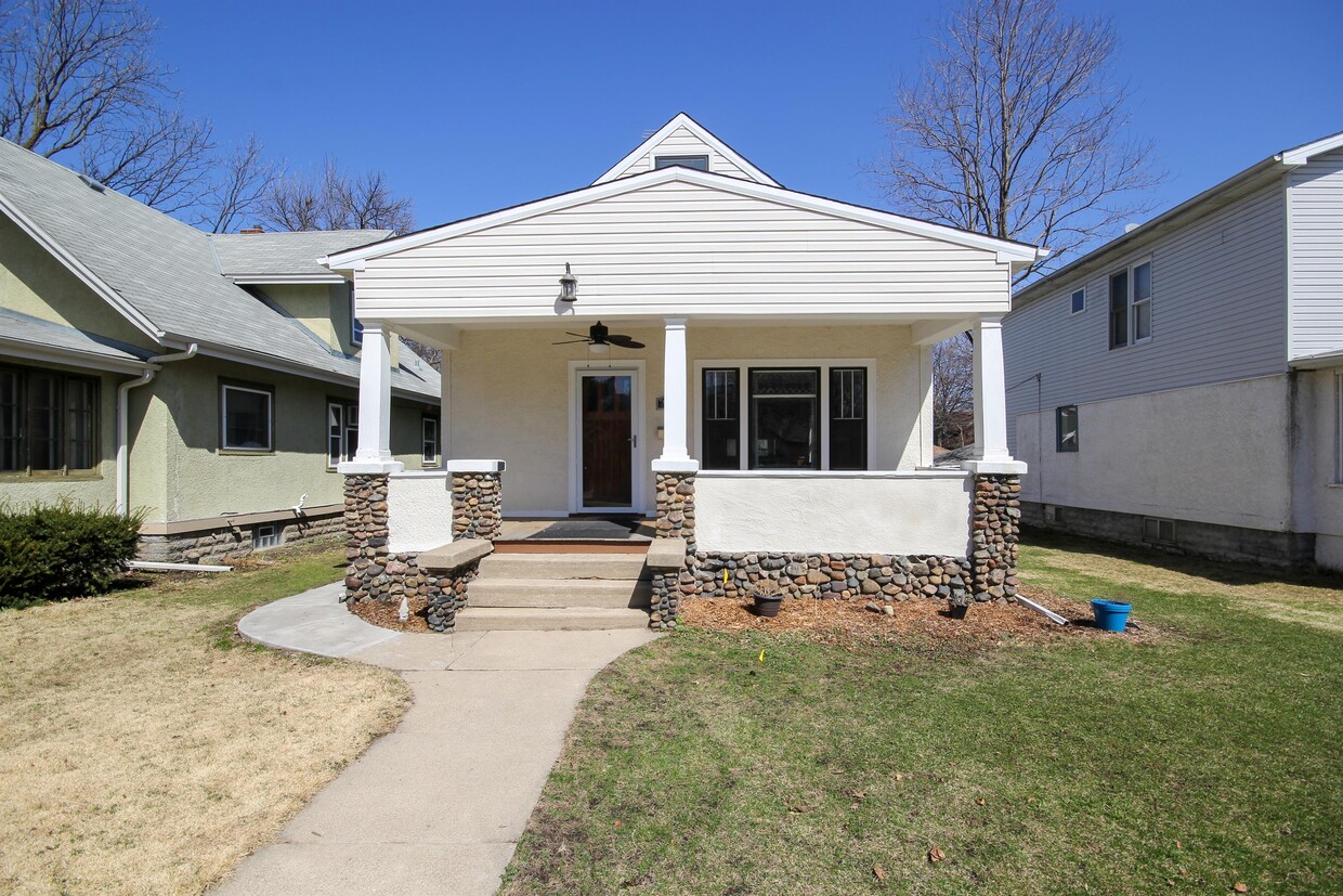 Primary Photo - 2129 Minneapolis Ave