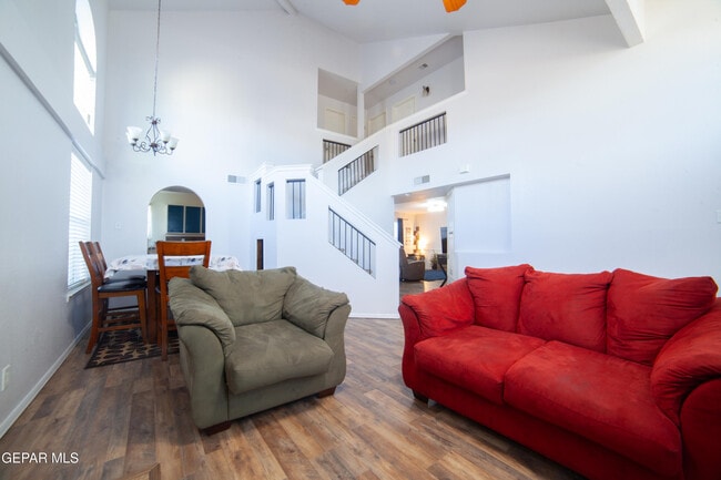 Foto del edificio - 13260 Emerald Creek Dr
