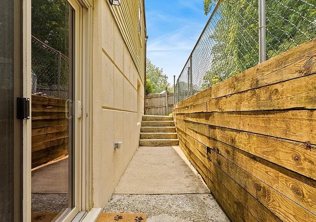 Building Photo - 15202 Bernita Dr