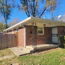 Building Photo - 1230 Taylor Dr W