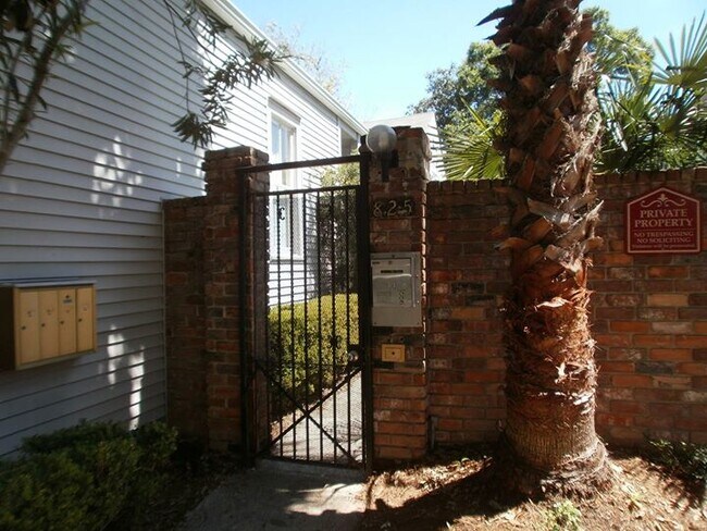 Building Photo - 825 Louisiana Ave