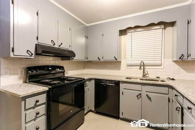 Foto del edificio - Updated 3 bedrooms and 2 full bath home $$...