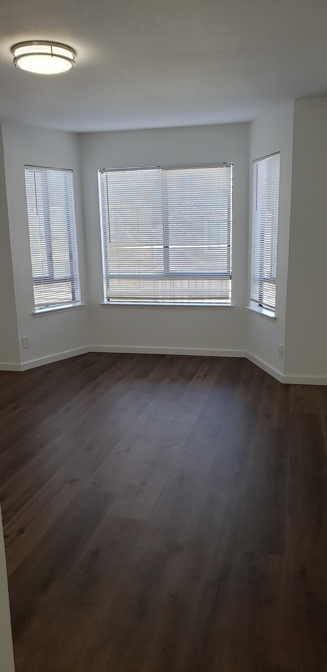 Building Photo - 363 3rd Ave