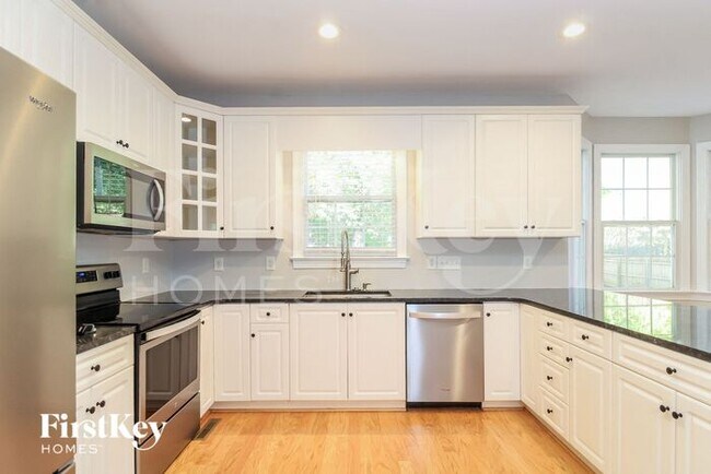 Foto del edificio - 3892 Waterview Rd