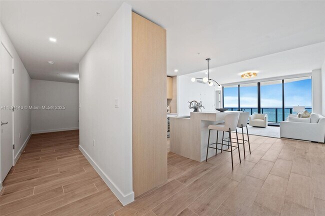 Building Photo - 900 N Ocean Blvd