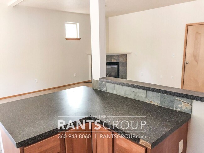Building Photo - 3 br, 2.5 bath House - 815 Sarah Ct NW