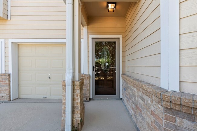 Building Photo - 12850 Pecan Shores Dr