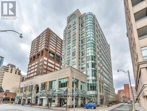 Building Photo - 942 Yonge St