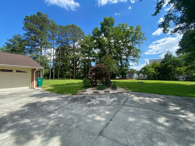Building Photo - 6230 Blue Bonnet Lane