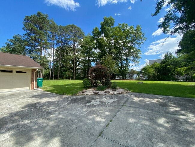 Foto del edificio - 6230 Blue Bonnet Lane