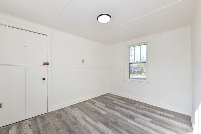 Building Photo - 404 S Main St