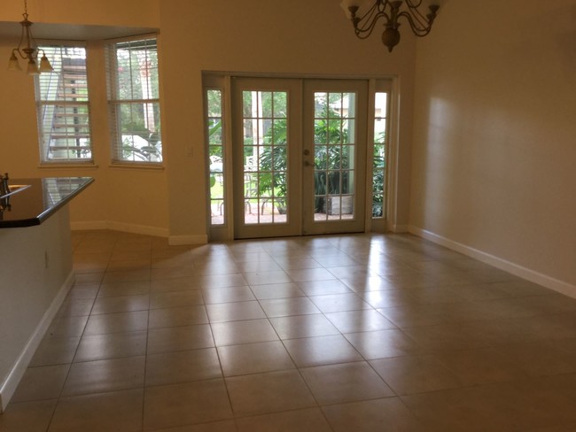Building Photo - 3418 Carriage Lake Dr