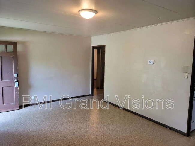 Building Photo - 1023 S Silas St