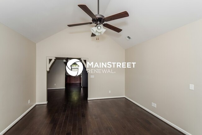 Foto del edificio - 530 Briar Ridge Cir