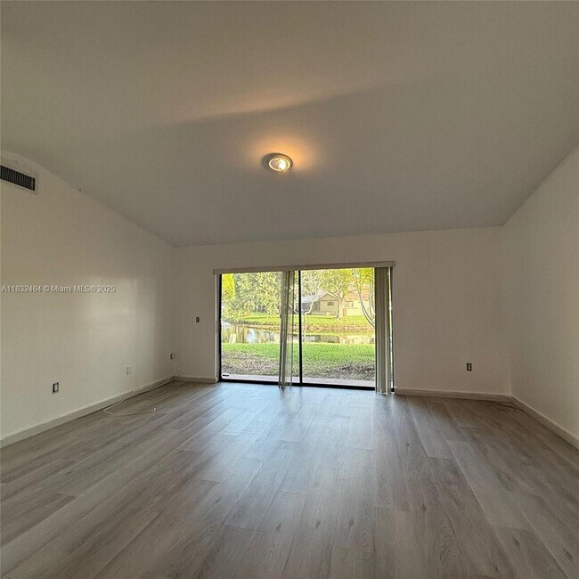Building Photo - 10832 NW 30th Pl