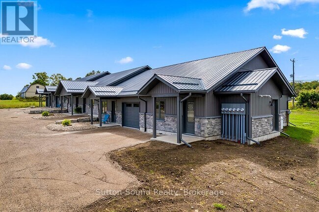 Building Photo - 18-18 Maple Golf Crescent