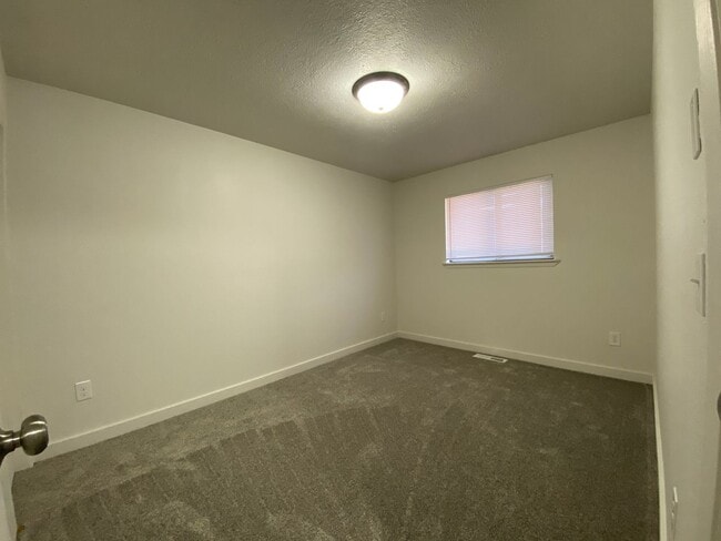 Foto del edificio - 3bed, 1bath, 1,000sq.ft. single car garage home - Emmett