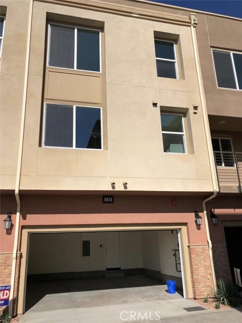 Building Photo - 422 W Rte 66