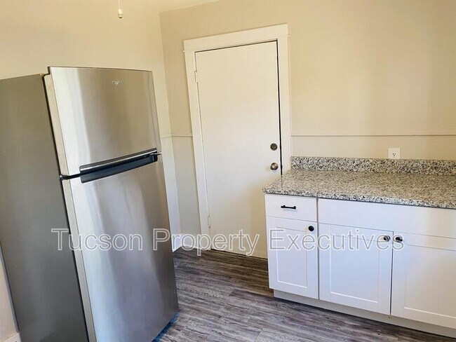 Foto del edificio - 2632 N Stone Ave