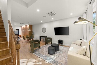 Building Photo - 10 Hausman St